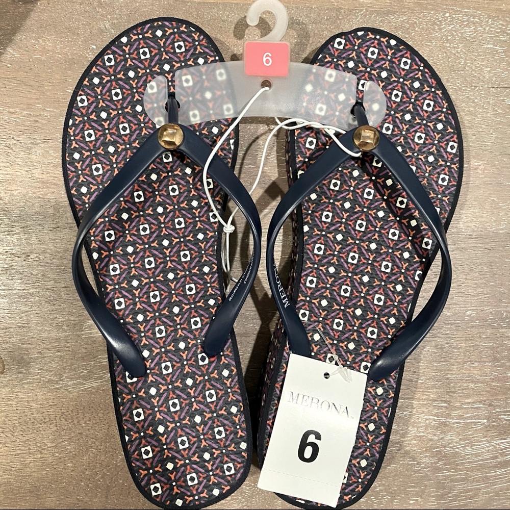 NWT Merona Flip Flops size 6